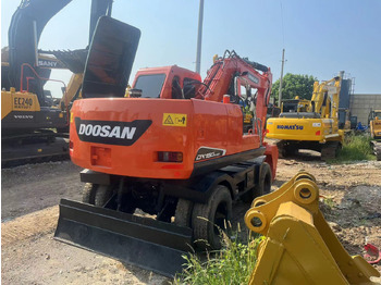 Bager na kolesih DOOSAN DX150W