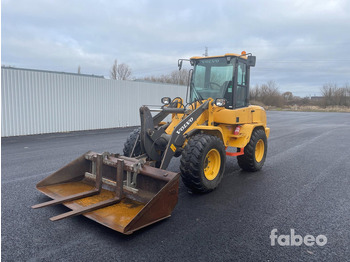 Kolesni nakladalec VOLVO L30G