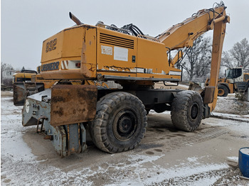 Bager za prekladanje primarnih/ Sekundarnih surovin LIEBHERR A 932 Litronic: slika 2