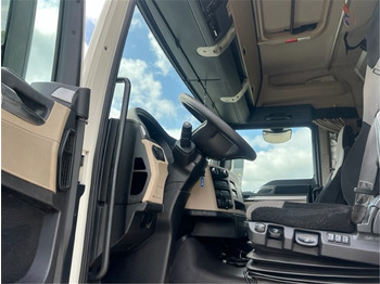 Interior photo 1: Vlačilec MAN TGX 18.460 Interior photo 1: Vlačilec MAN TGX 18.460