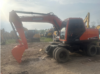 Bager na kolesih DOOSAN DX150W