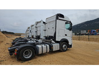 Vlačilec MERCEDES-BENZ Actros 1851