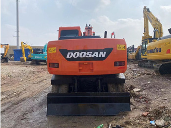 Bager na kolesih DOOSAN DX150W