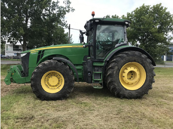 Traktor JOHN DEERE 8R Series