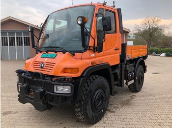 Tovornjak s kesonom UNIMOG U400