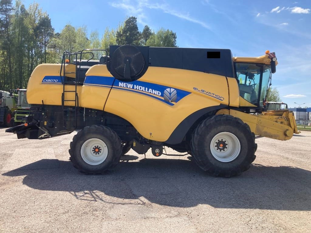 Kombajn harvester New Holland CX 8070: slika 6