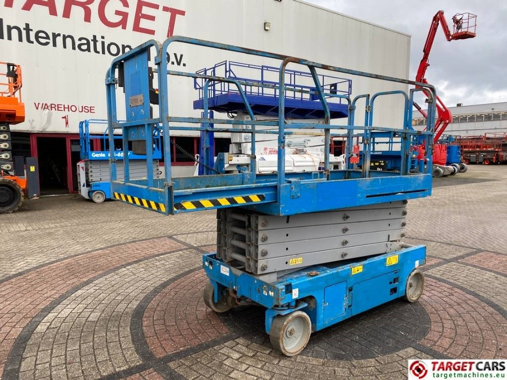 Škarjasta dvižna ploščad Genie GS-3246 Electric Scissor Work Lift 1175cm: slika 24