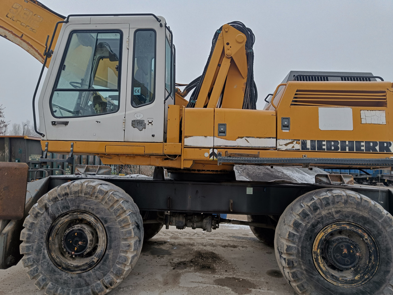 Bager za prekladanje primarnih/ Sekundarnih surovin LIEBHERR A 932 Litronic: slika 8