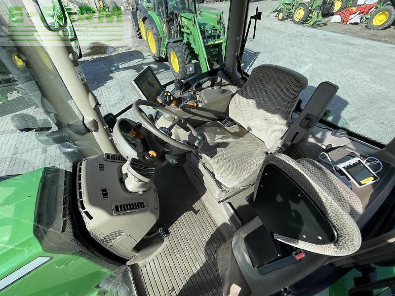 Traktor John Deere 6250r: slika 12