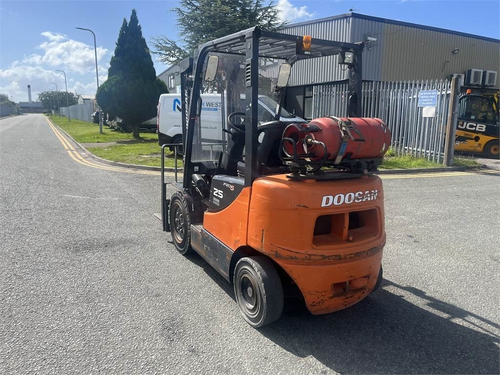 Plinski viličar Doosan G25P-5: slika 6